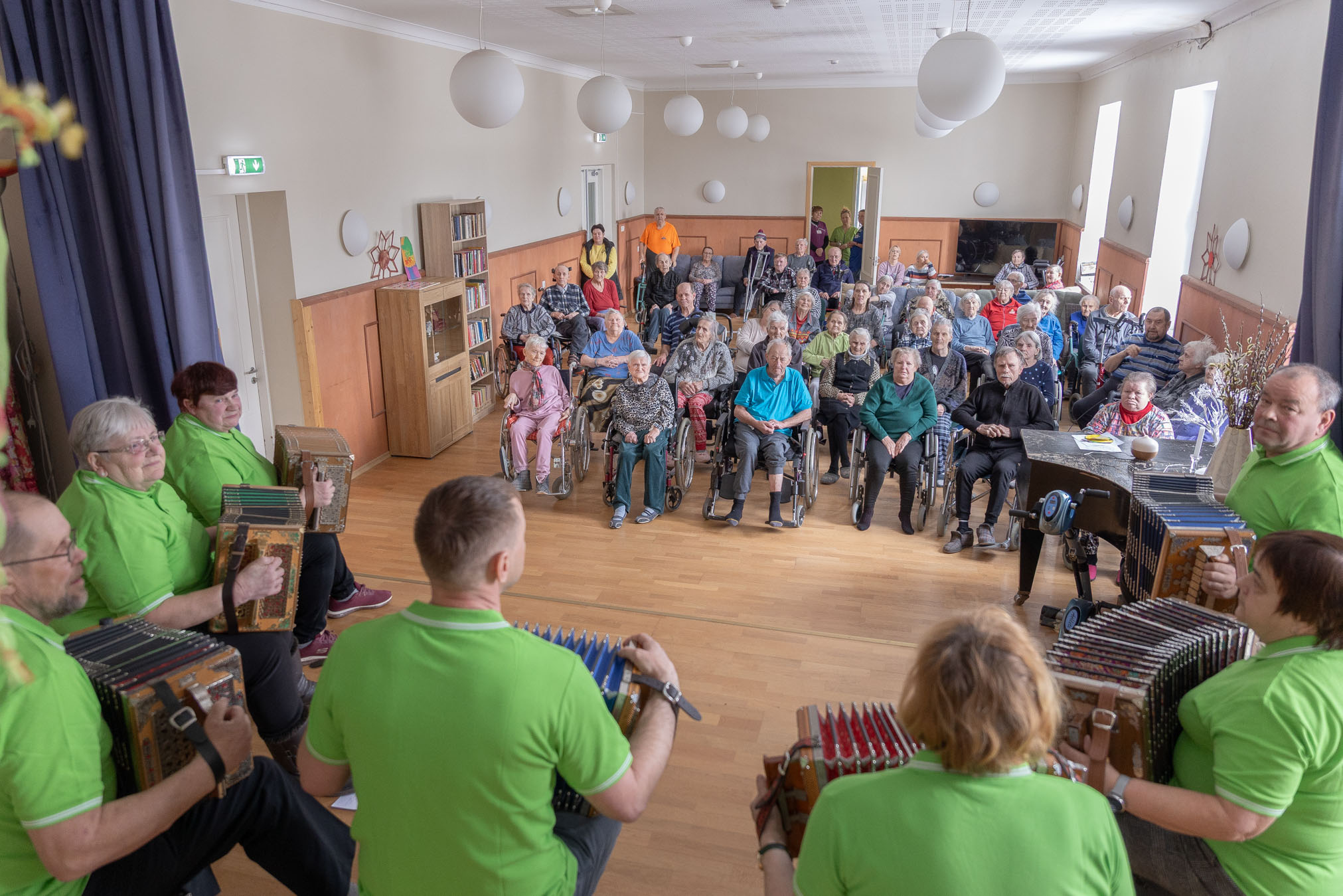 Neljapäeva pärastlõunal sai Vastseliina hooldekodus lõõtspillimängu kuulda. FOTOD: Aigar Nagel